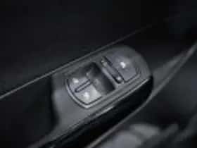 Opel Corsa (2010) thumbnail 92