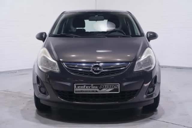 Opel Corsa (2013) thumbnail 3