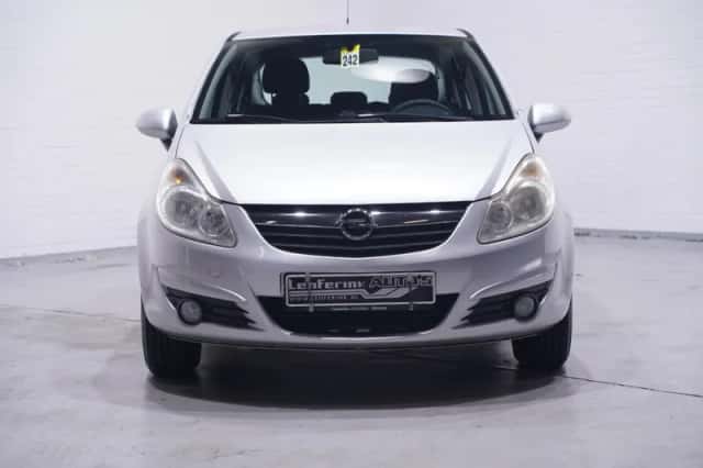 Opel Corsa (2008) thumbnail 3