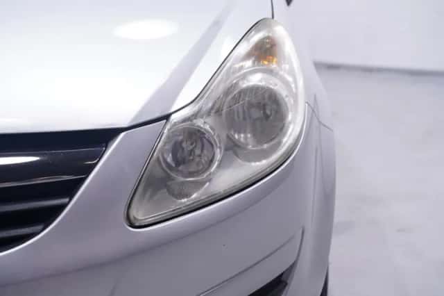 Opel Corsa (2008) thumbnail 5