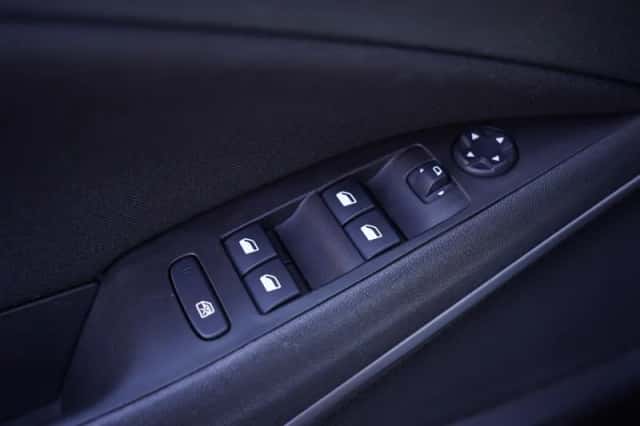Opel Crossland (2021) thumbnail 140