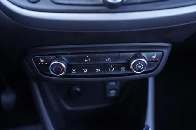 Opel Crossland (2021) thumbnail 145