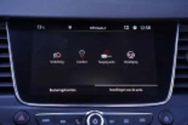 Opel Crossland (2021) thumbnail 98
