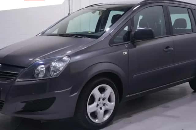 Opel Zafira (2012) thumbnail 1