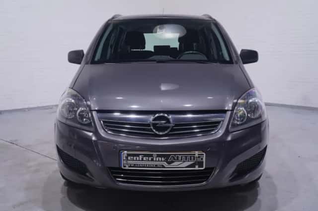 Opel Zafira (2012) thumbnail 3