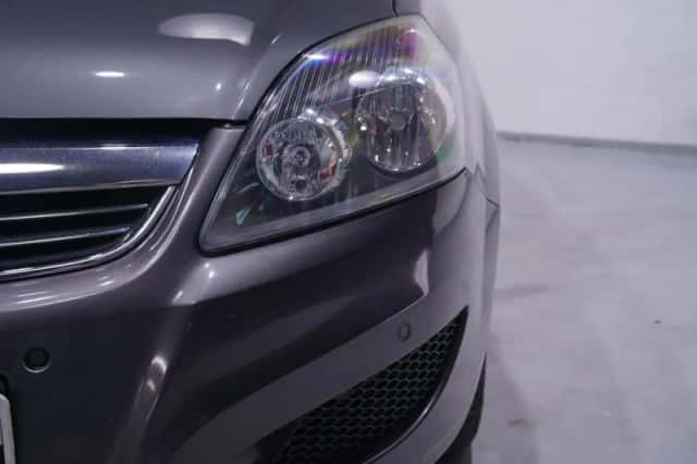 Opel Zafira (2012) thumbnail 5