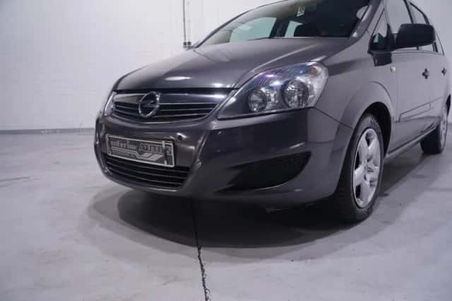 Opel Zafira (2012) thumbnail 6