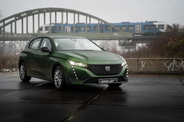 Peugeot 308 (2022) thumbnail 3