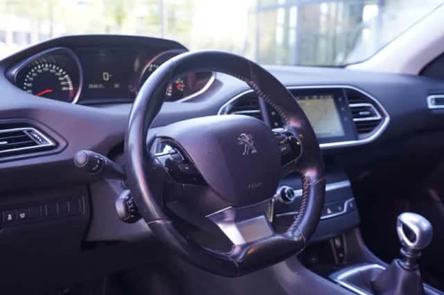 Peugeot 308 (2016) thumbnail 22