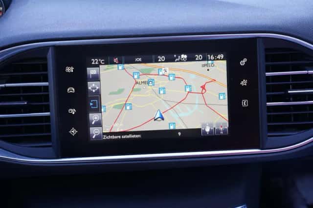 Peugeot 308 (2016) thumbnail 25
