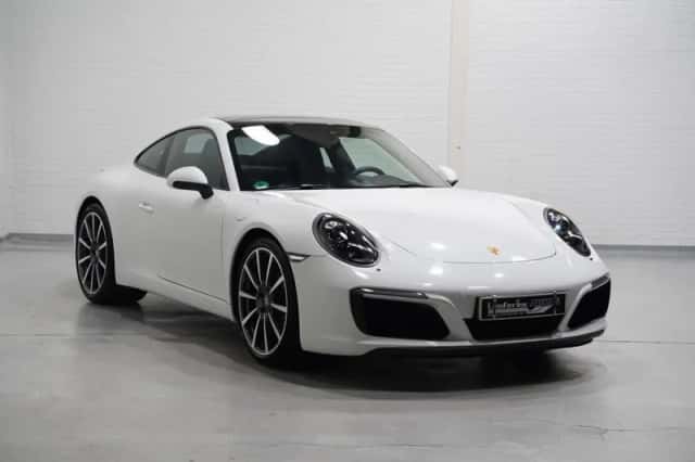 Porsche 911 (2017) thumbnail 3