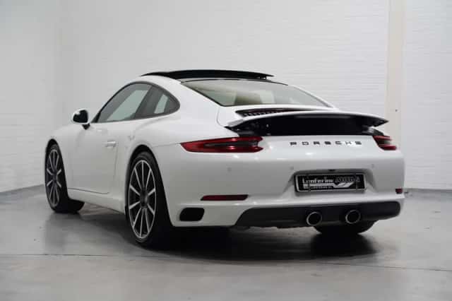 Porsche 911 (2017) thumbnail 4