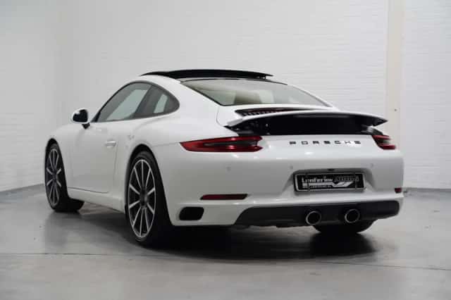 Porsche 911 (2017) thumbnail 4