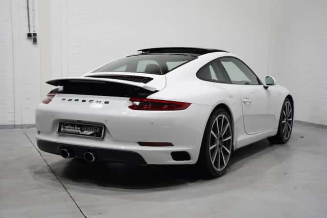 Porsche 911 (2017) thumbnail 5