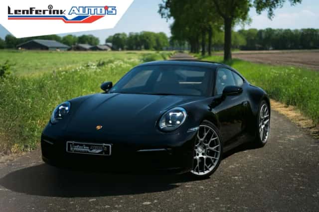 Porsche 911 (2023) thumbnail 2