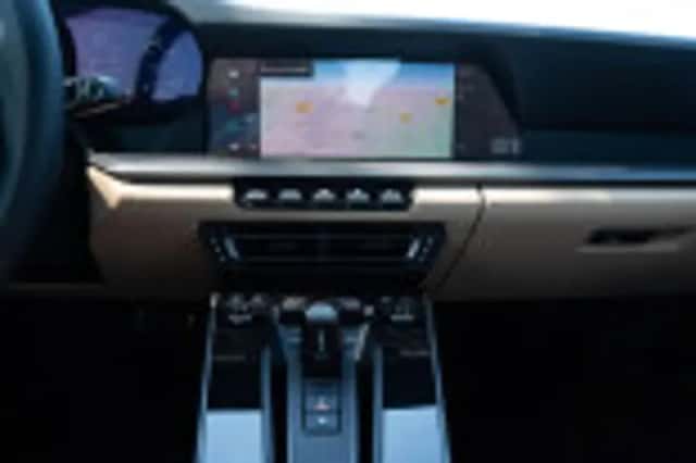 Porsche 911 (2023) thumbnail 131