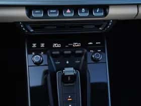 Porsche 911 (2023) thumbnail 161