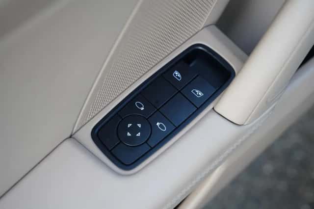 Porsche 911 (2023) thumbnail 171
