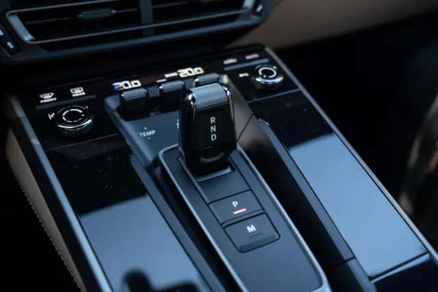 Porsche 911 (2023) thumbnail 199