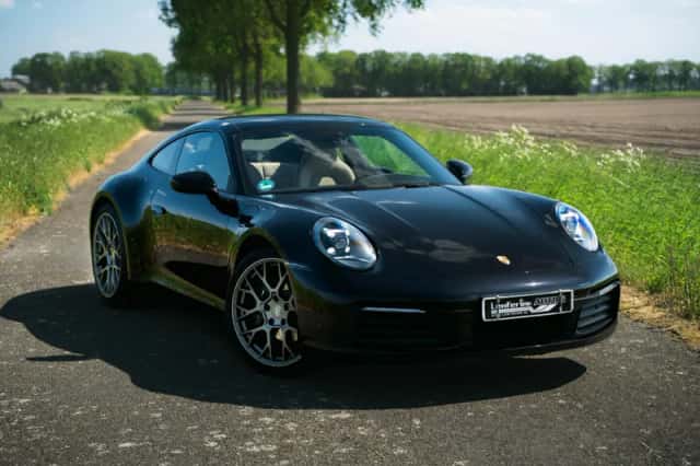 Porsche 911 (2023) thumbnail 3