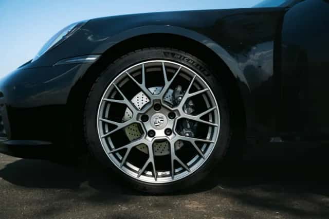 Porsche 911 (2023) thumbnail 209