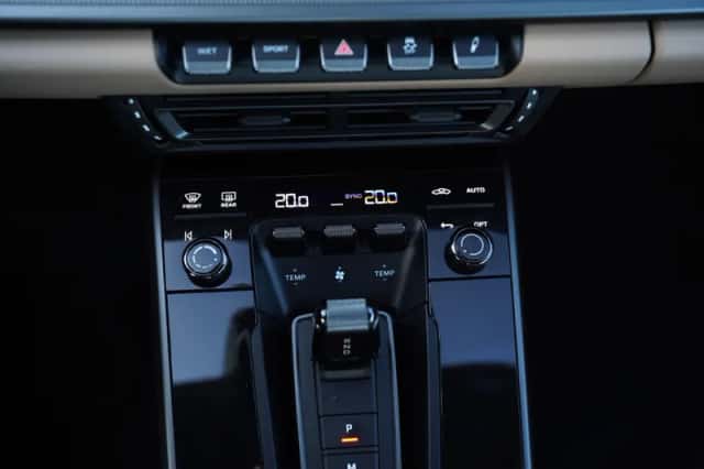 Porsche 911 (2023) thumbnail 23