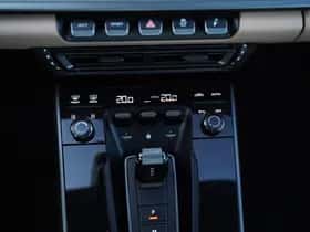 Porsche 911 (2023) thumbnail 23