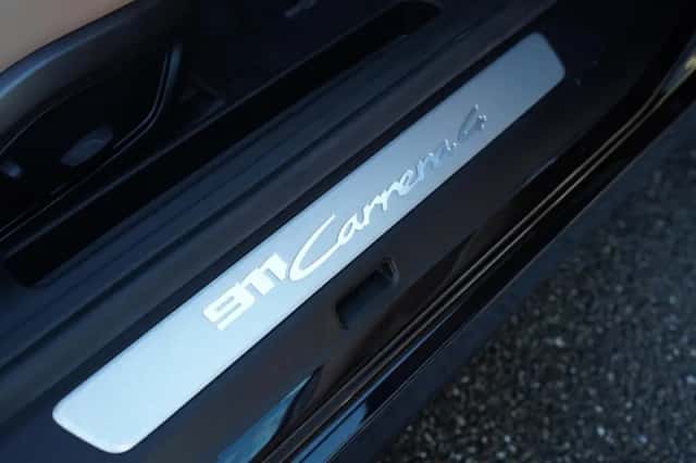 Porsche 911 (2023) thumbnail 34