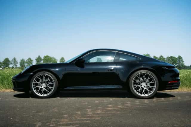 Porsche 911 (2023) thumbnail 5