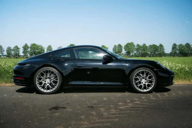 Porsche 911 (2023) thumbnail 6