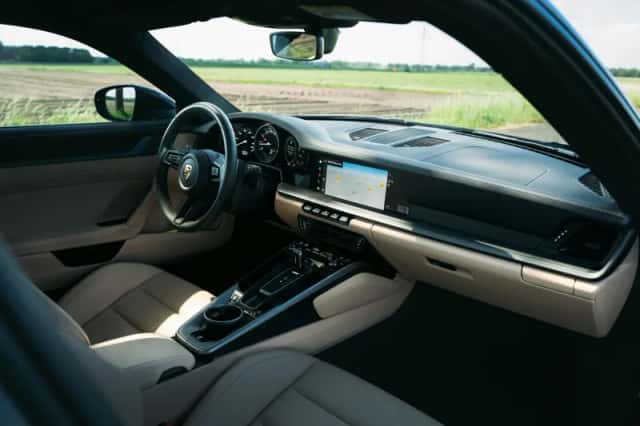 Porsche 911 (2023) thumbnail 51