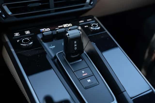 Porsche 911 (2023) thumbnail 61