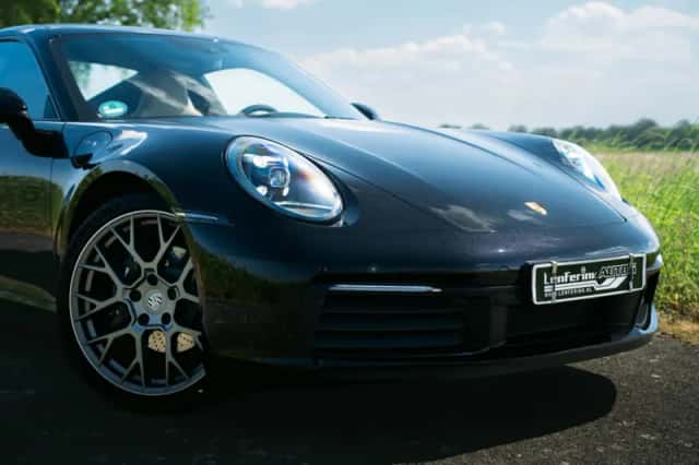 Porsche 911 (2023) thumbnail 9