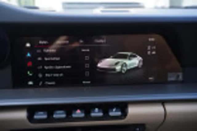 Porsche 911 (2023) thumbnail 95