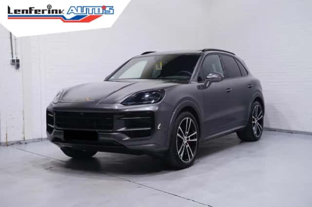 Porsche Cayenne (2025) thumbnail 2