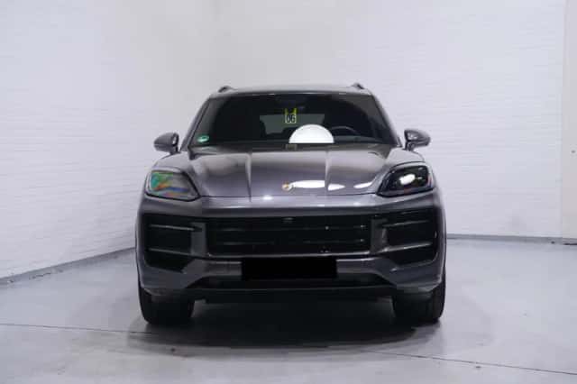 Porsche Cayenne (2025) thumbnail 3