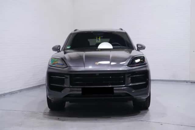 Porsche Cayenne (2025) thumbnail 3