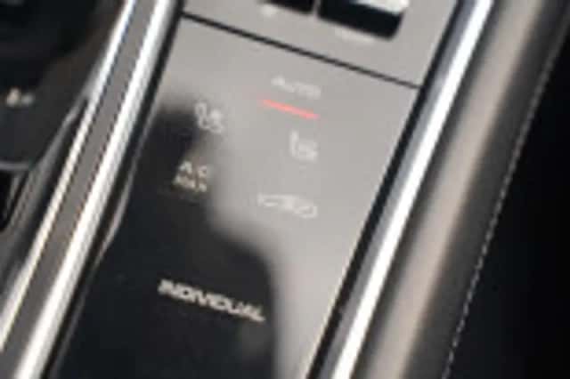 Porsche Panamera (2018) thumbnail 128