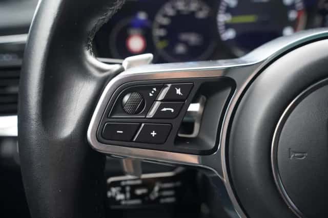 Porsche Panamera (2018) thumbnail 174