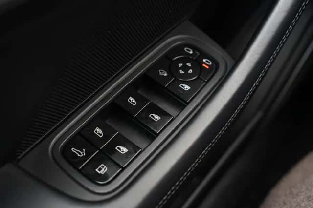 Porsche Panamera (2018) thumbnail 178