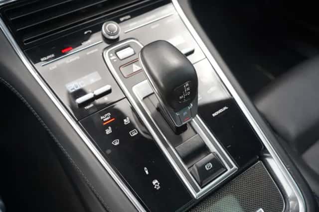 Porsche Panamera (2018) thumbnail 189