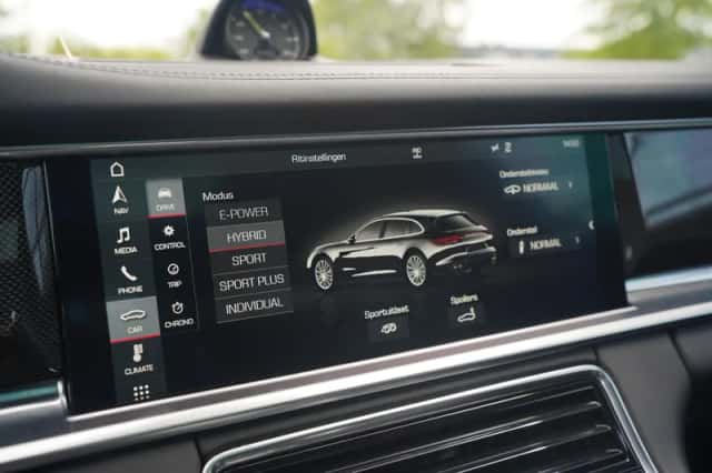 Porsche Panamera (2018) thumbnail 195