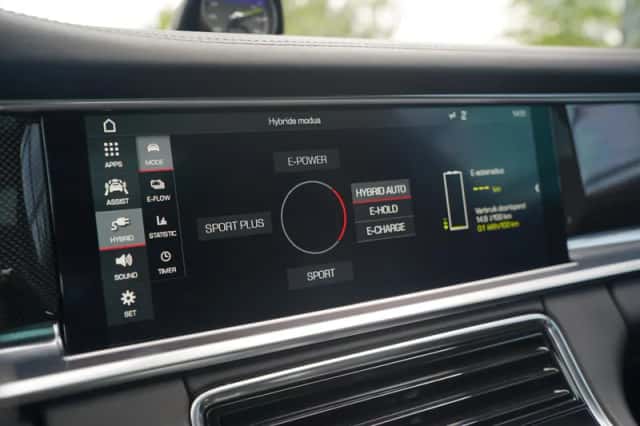 Porsche Panamera (2018) thumbnail 199