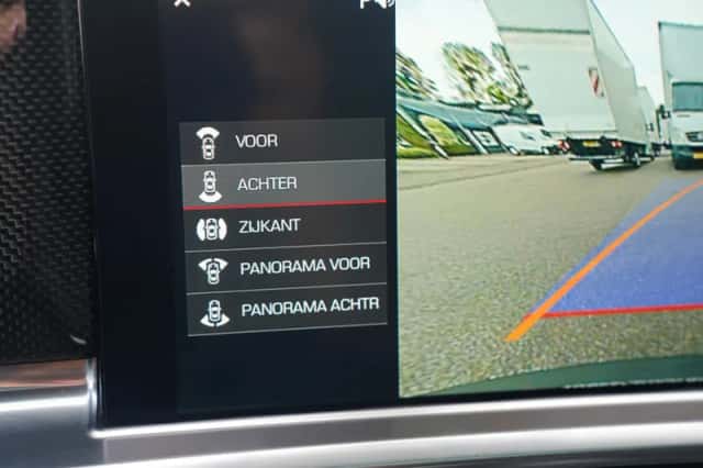 Porsche Panamera (2018) thumbnail 227