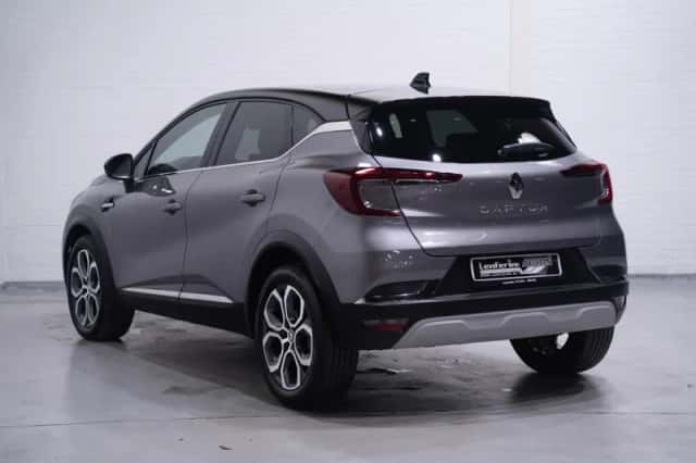 Renault Captur (2024) thumbnail 3