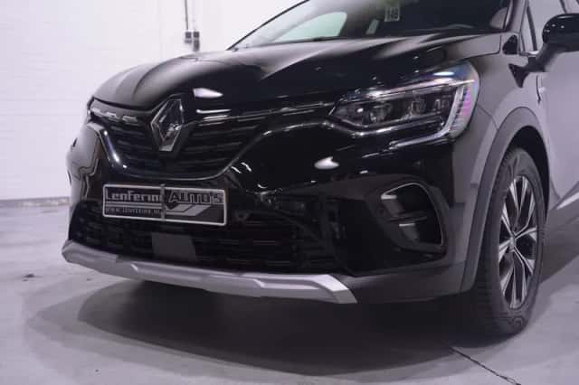 Renault Captur (2024) thumbnail 2