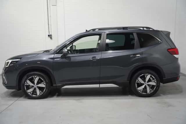 Subaru Forester (2021) thumbnail 4