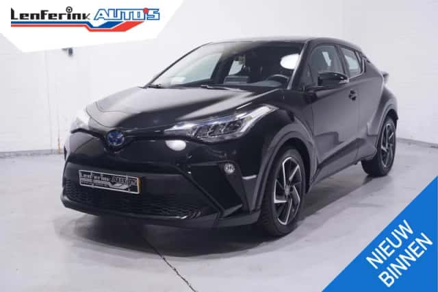 Toyota C-HR (2022) thumbnail 2