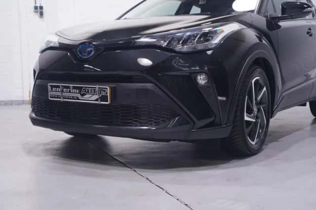 Toyota C-HR (2022) thumbnail 6