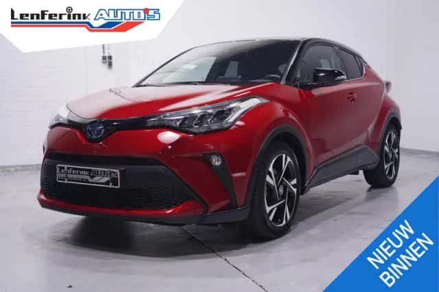 Toyota C-HR (2022) thumbnail 2